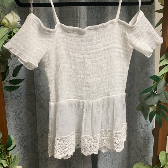 I.N. San Francisco White Peplum Off Shoulder Shirred Lace Trim Top Size Small - Picture 3 of 4